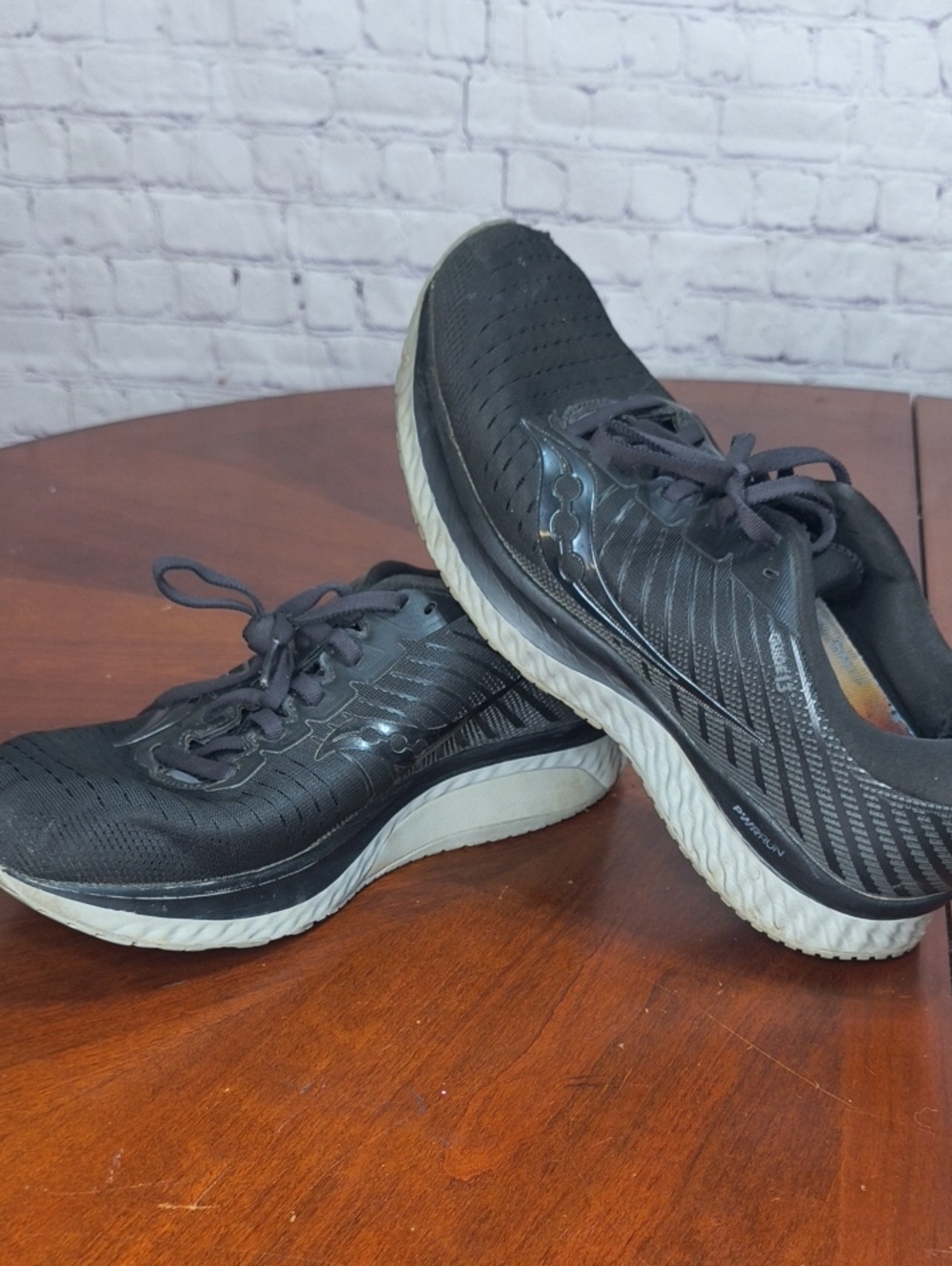 Saucony Women's Black and White Running Sneakers Size 10 AI